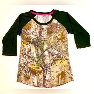 Ladies size small Under Armour Camouflage print 3/4 sleeve shirt